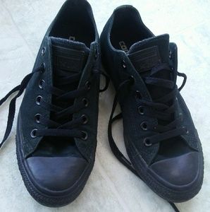 Women's Size 8 Blackout Converse All Star Sneakers